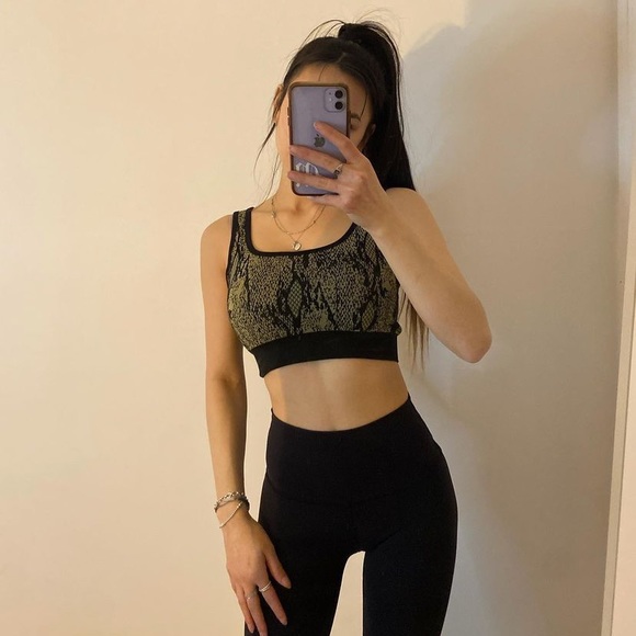 Green and Black Fabletics sports bra - Picture 2 of 2